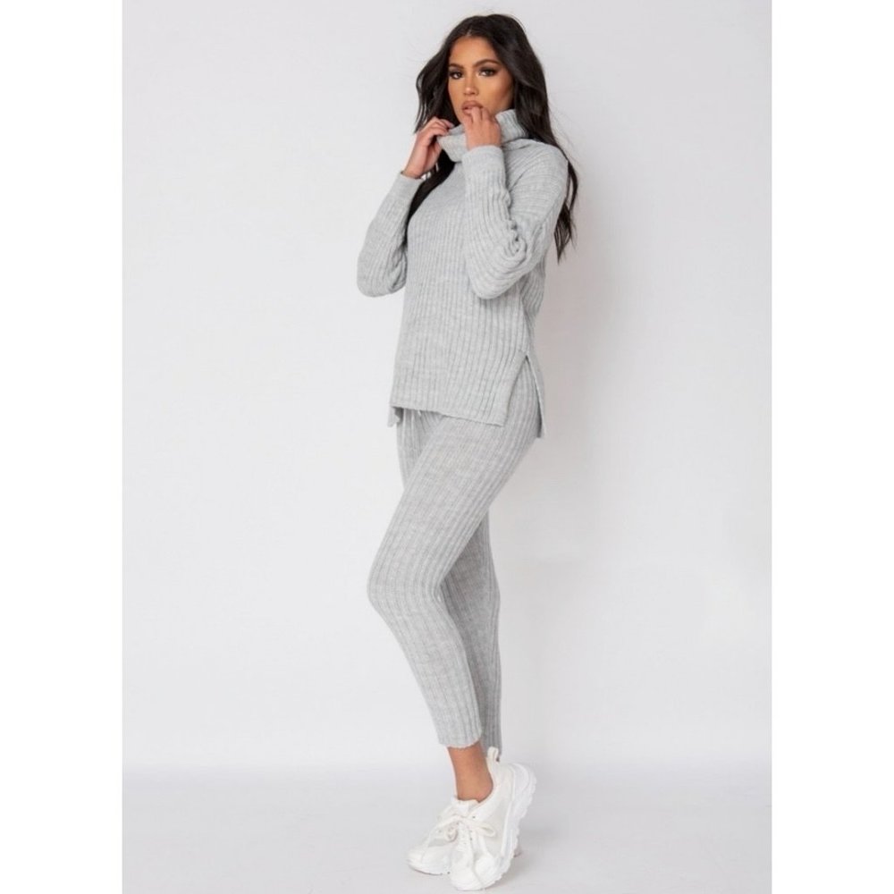 Gray Long Sleeve Turtle Neck Top and Leggings Set